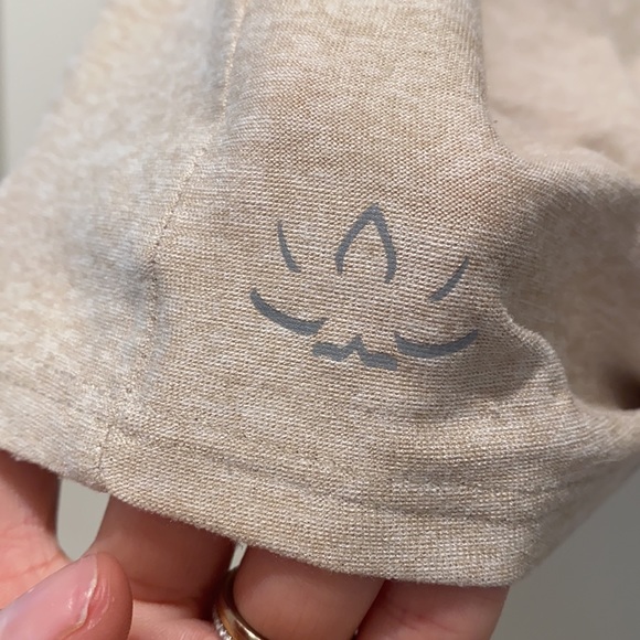 Gently worn! Beyond Yoga All About It Split Tank Size M in Tan - Picture 6 of 7